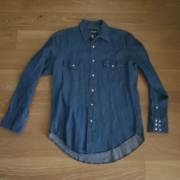Wrangler Denim Pearl Snap Shirt Blue Long Sleeve Raw Hem Medium Western Vintage - Picture 1 of 9